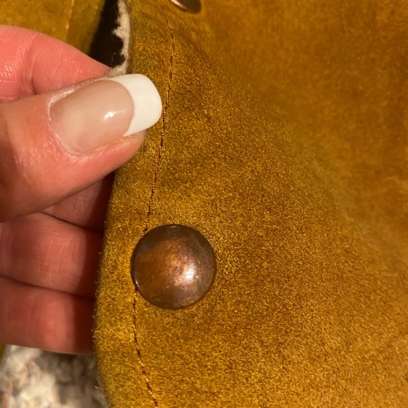 Suede leather and Sherpa vintage vest - Picture 12 of 13